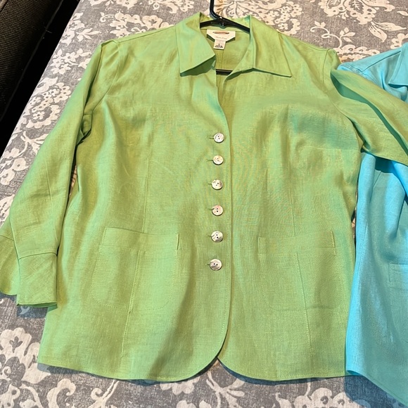 Talbots size 6 TWO linen blouses with front pockets and ruffle sleeves. - Picture 9 of 11